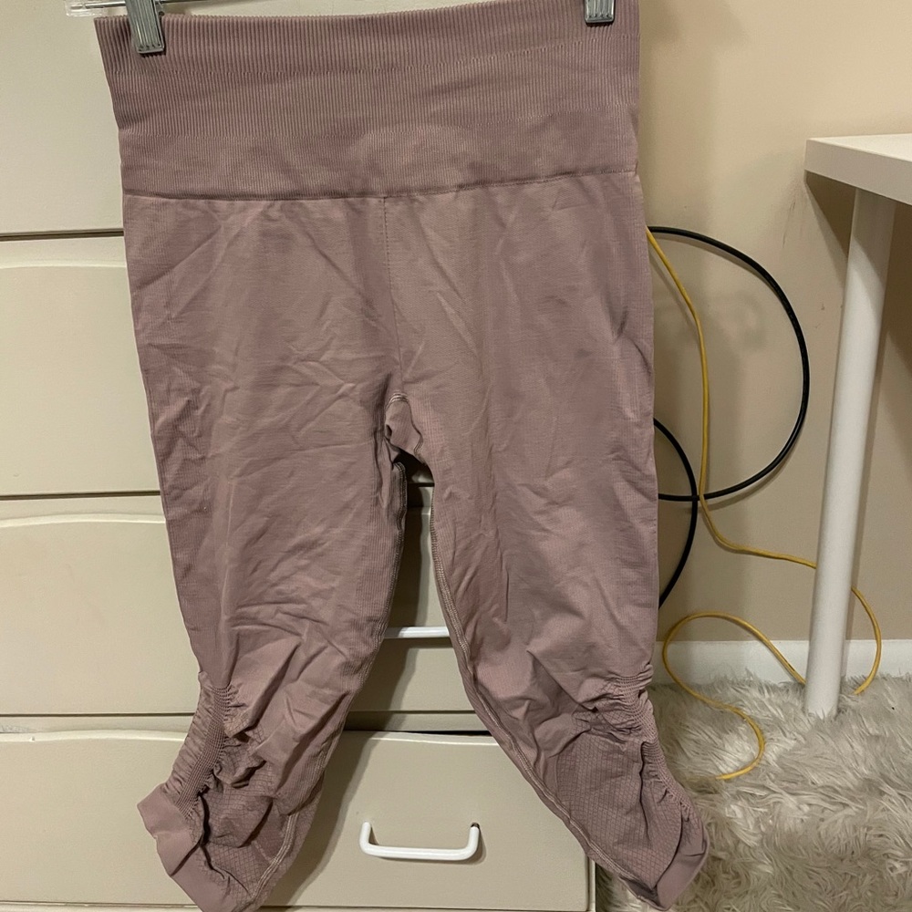 Lavender lululemon crop